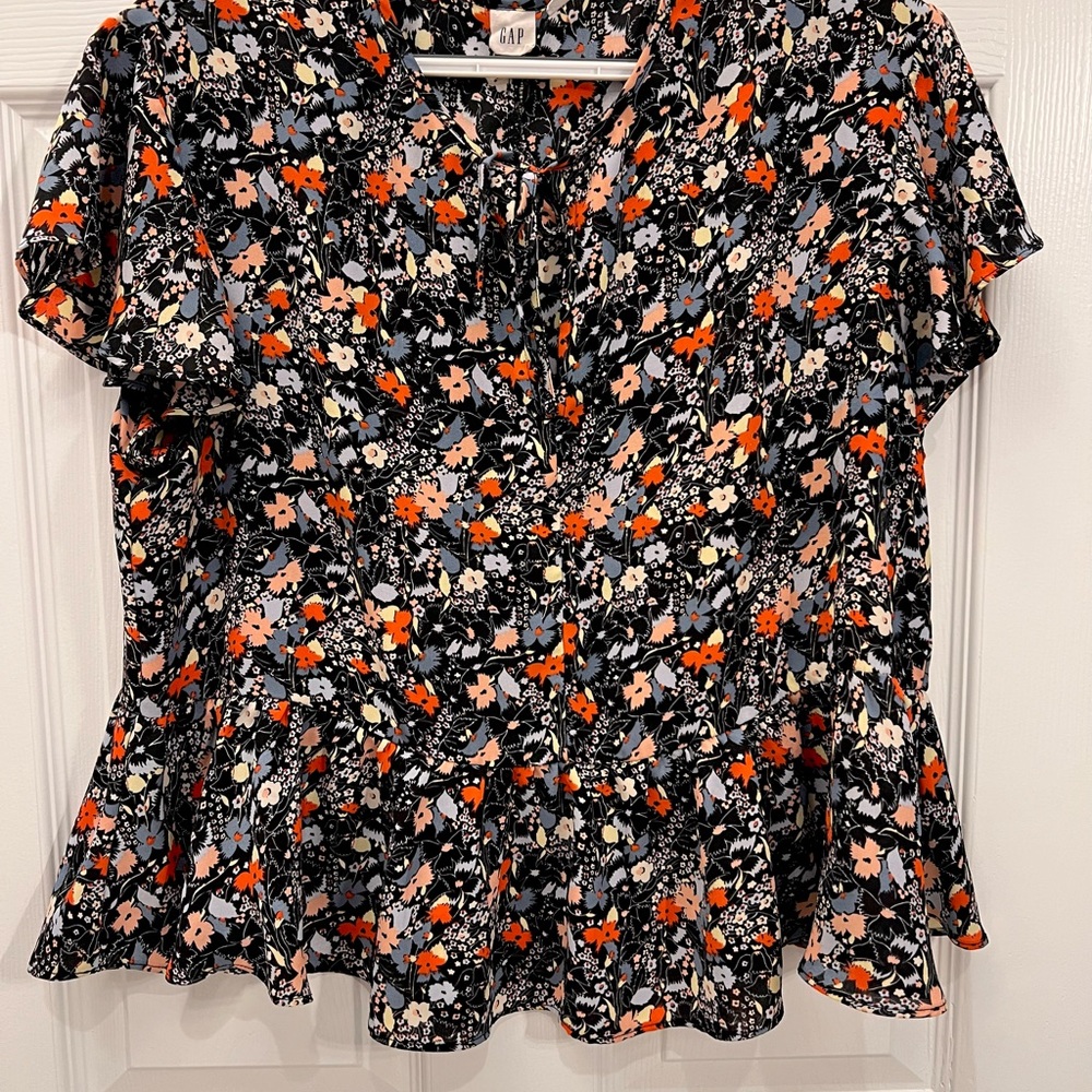 GAP Black Floral Ruffle Short Sleeve Blouse with Orange and Cream Accents